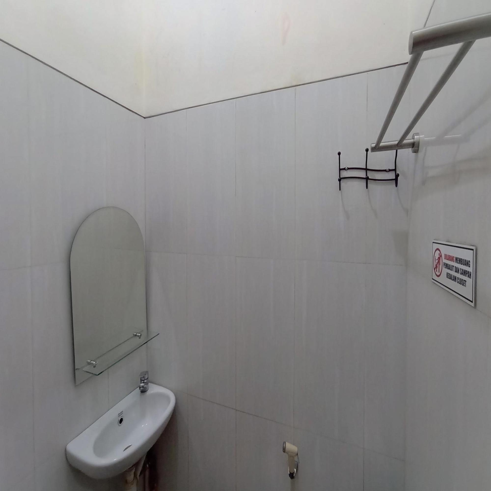 Reddoorz At Syariah House Purwokerto Ξενοδοχείο Εξωτερικό φωτογραφία
